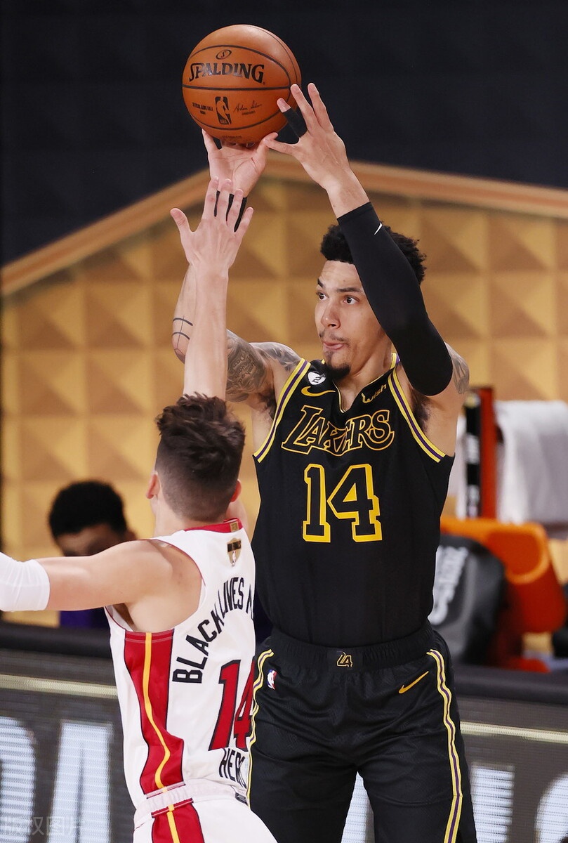 包含葡超倒计时；洛杉矶湖人赛后内部沟通；细节引发关注；震撼外界；团队化学反应显著的词条-南宫体育注册/下载